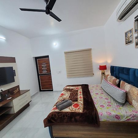 Dhairya's Villa Standard King Size Beekman Room Jammu Dış mekan fotoğraf